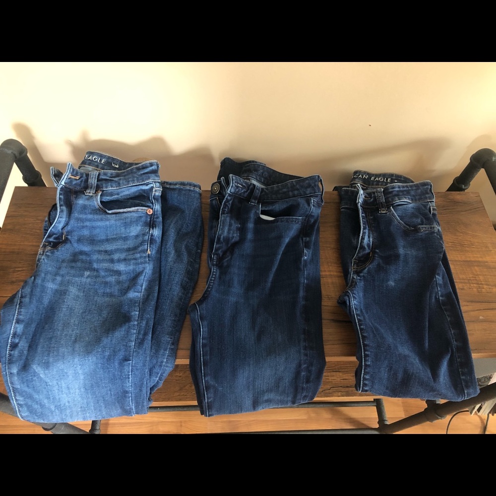 3 pairs of women’s AE jeans (2reg)